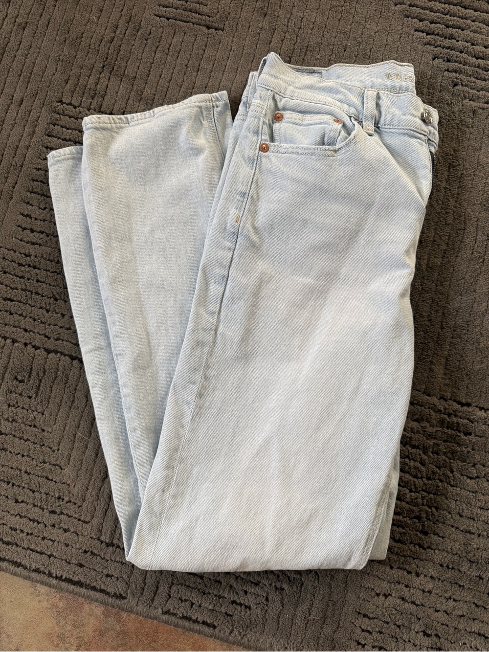 American Eagle Super High Rise Straight Jean Size 6 Long